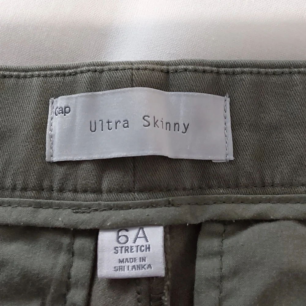Gap Ultra Skinny Crop Stretch‎ Pants! Green. Size 6A.